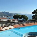 The Dolphin - Big With View In With Pool Apartman *