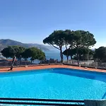 The Dolphin - Big With View In With Pool Apartman