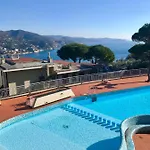 The Dolphin - Big With View In With Pool Apartman Rapallo